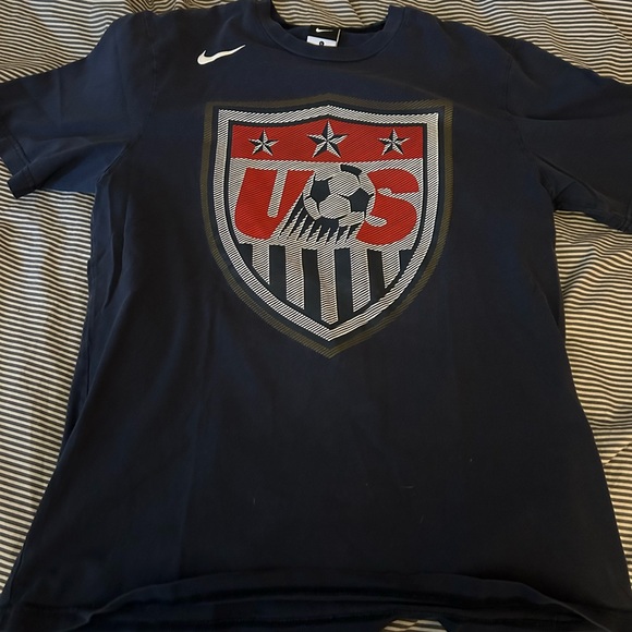 Nike 2010-2011 US Women’s National Soccer Team Crest TShirt - Size “Men’s” Large - Picture 1 of 6